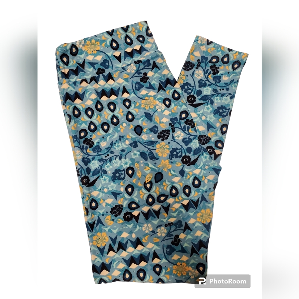 LulaRoe leggings, turquoise w/ designs TC (tall & curvy)